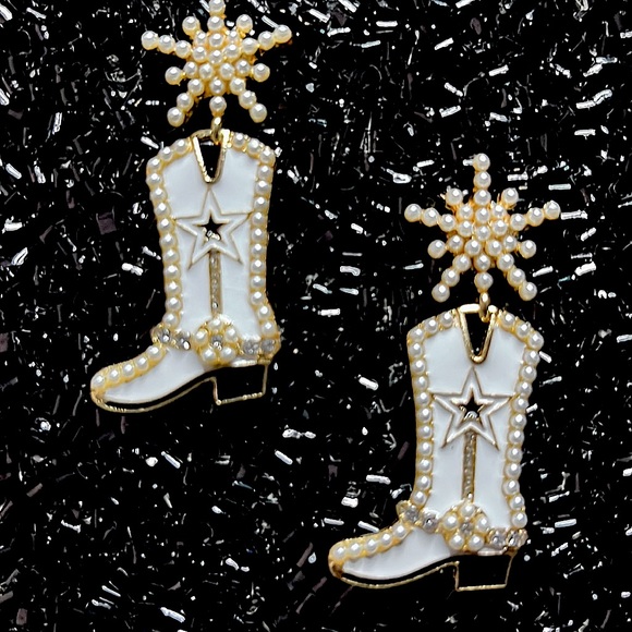 White Cowgirl Earrings Post Earrings.With faux Pearle & Rhinestone accents - Picture 1 of 11
